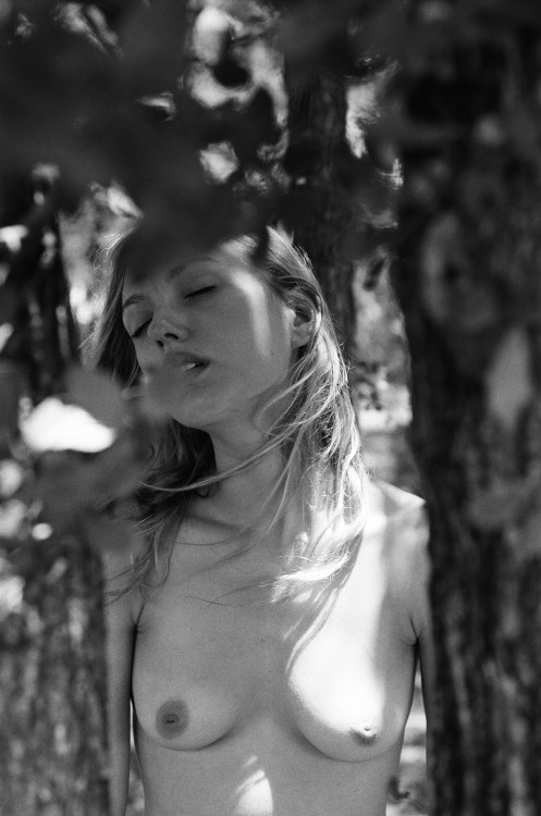 eyes-of-june:Scarlett Lillia Davis by photographer Ashley Callaghan in Dallas, Texas of the Summer of 2016.