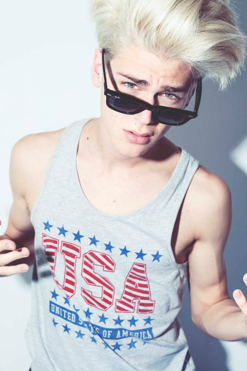 strangeforeignbeauty:  Blu Equis [ male models | 1000  notes | facebook | twitter | google  | instagram ]