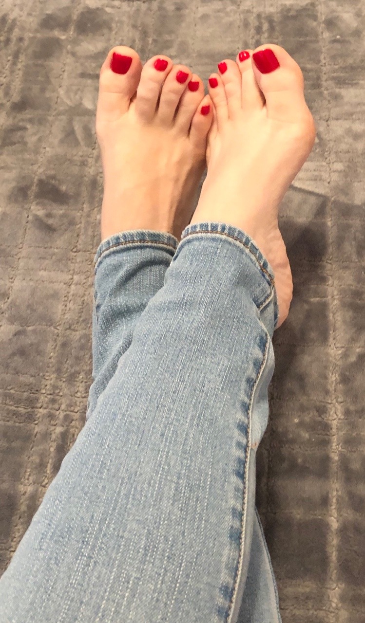 enslavedtomywifesfeet:  My sexy wife’s feet in jeans 