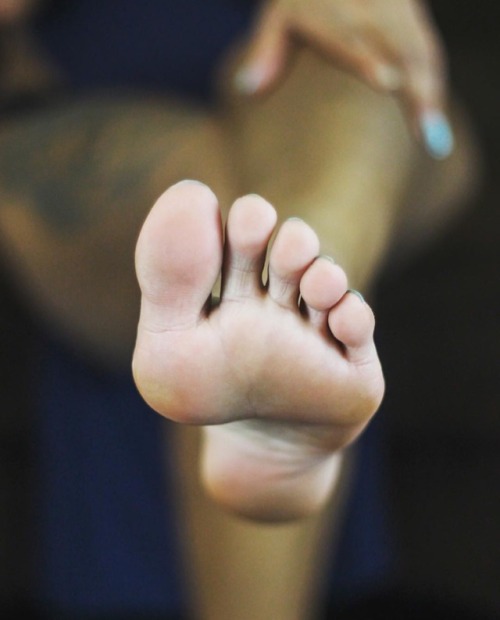 feet44love:  My girl Theresa got bomb feet, check her out —–>HERE