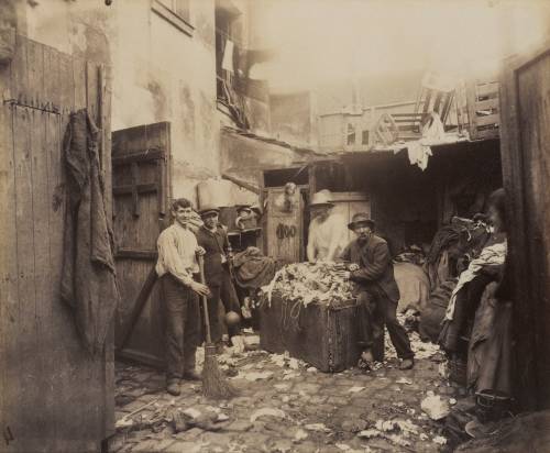 Eugene Atget, Porte d'Asnières, cité Valmy, chiffonniers, 1913 Nudes &amp; Noises  