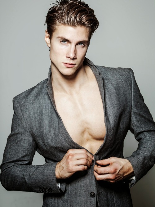 mansexfashion:  Photographer: Shaun Michelsen Model: Dorian Reeves Man+Sex=Fashion Follow Me on Instagram 