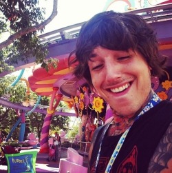 oliver-beyonce-sykes:  THIS MAN IS SO ATTRACTIVE