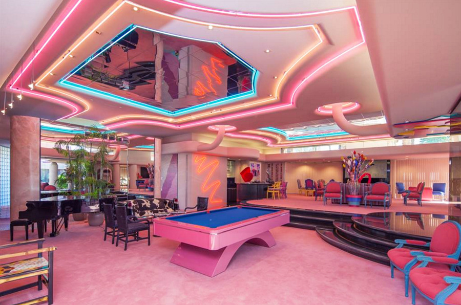 sleazeburger:Ummm this 80′s deco neon mansion outside of Palm Springs is on the