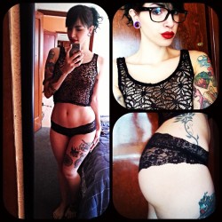 fridahsg:  #fishnestfriday #suicidegirls