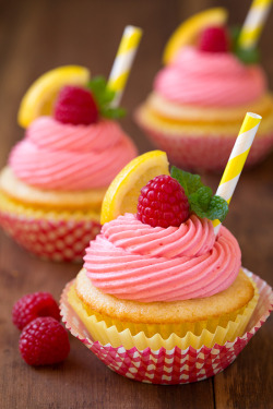 sweetoothgirl: Raspberry Lemonade Cupcakes