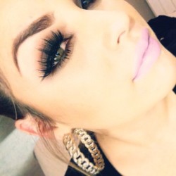 comeoncloserxo:  drama lashes. 