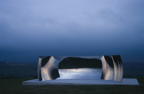 contemporary-art-blog: Anish Kapoor, C curve, 2007