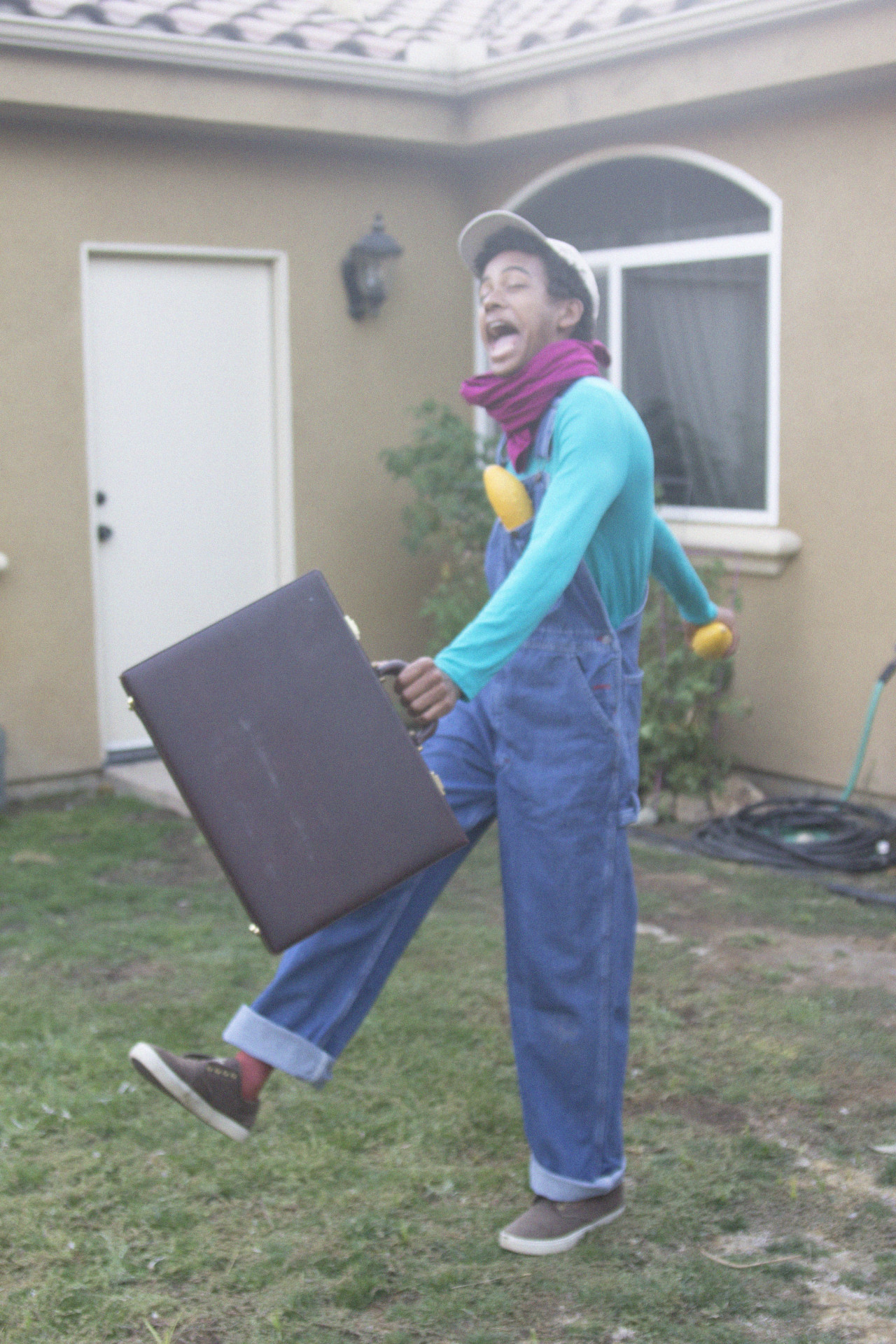 mszombi: boshyboi:  IM BACK WITH OVERALLS AND HAVE REACHED MAXIMUM SQUASHPACITY 