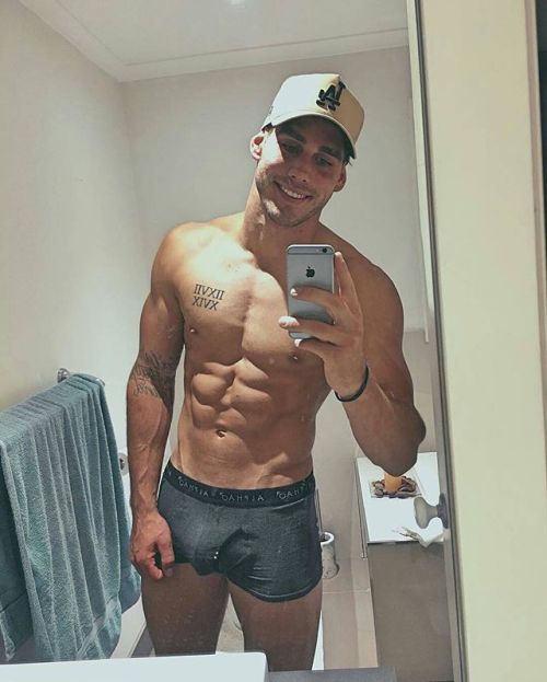 southhallspsu:  Amazing smile, killer abs