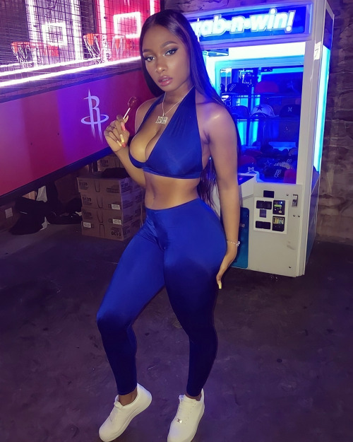 surra-de-bunda:    Megan Thee Stallion (2017).