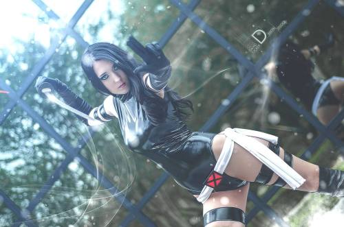 fuckyeahnerdpr0n:  Photo by: David Lee TuckerMake-up: Caitlin BirchettBands, Emblem, Sash: https://www.facebook.com/OfficialJeniferAnnLeotard: Brema Ebbing CostumeSamurai/Katana Swords: John Rennie Photography