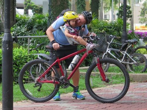 1000cyclists: 1000 cyclists #0074 : some fatherly love