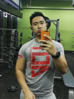 nolongeravailableonearth: Arms day!   Will this new set of photos be as successful as the first one? Lol!! 