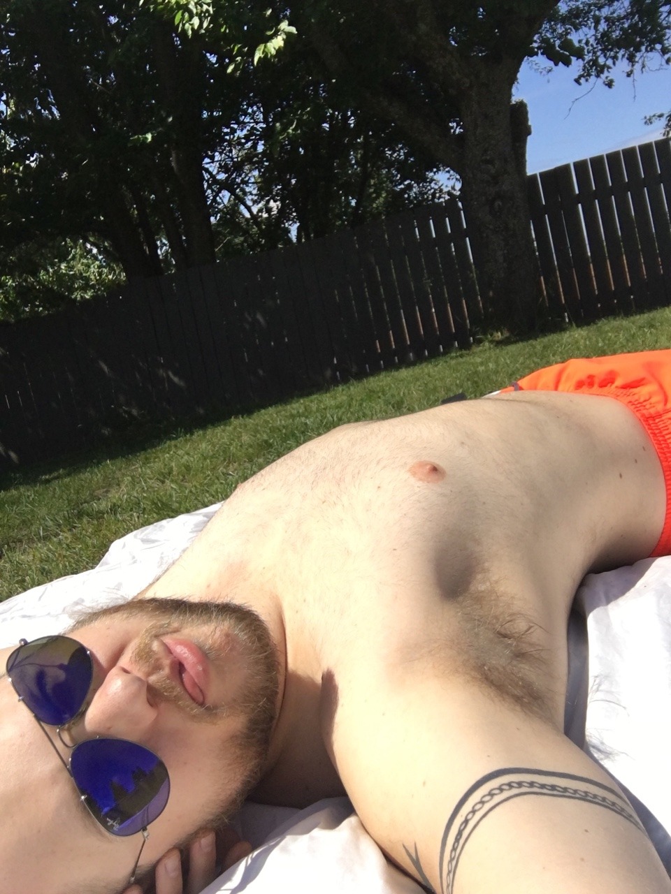 akbearcub:  It was perfect weather today so I had to get some sun.  Shouldn’t I