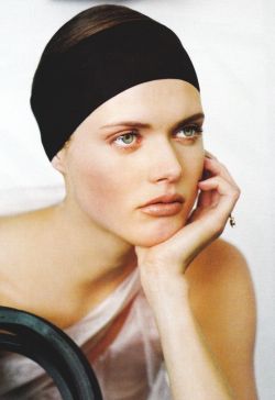a-state-of-bliss:Vogue Paris Feb 2000 - Malgosia