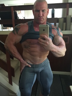 irishmusclegod:  8-31-15   He makes a man dream - WOOF