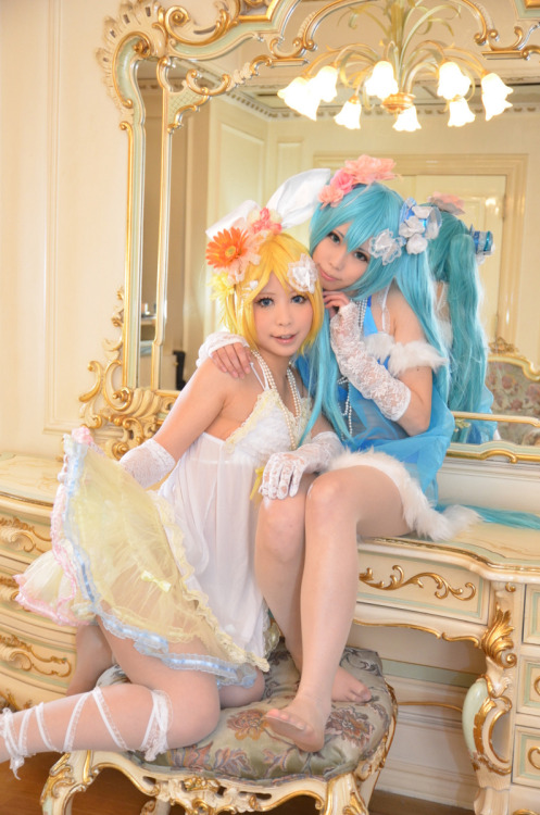 Vocaloid - Miku Hatsune & Rin Kagamine 2HELP US GROW Like,Comment & Share.CosplayJapaneseGirls1.5 - www.facebook.com/CosplayJapaneseGirls1.5CosplayJapaneseGirls2 - www.facebook.com/CosplayJapaneseGirl2tumblr - http://cosplayjapanesegirlsblog.tumbl