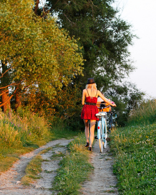 delightfulcycles: frocks and bikes (by Roaming the World)