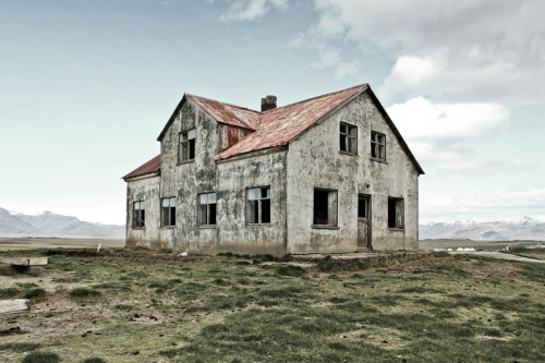 ohverytired:  Abandoned houses in rural Iceland  