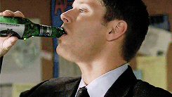 deanprayedtocas:  dean winchester + drinking 