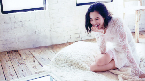 licoricewall:  水原希子 (Kiko Mizuhara): VoCE (2560x1440)