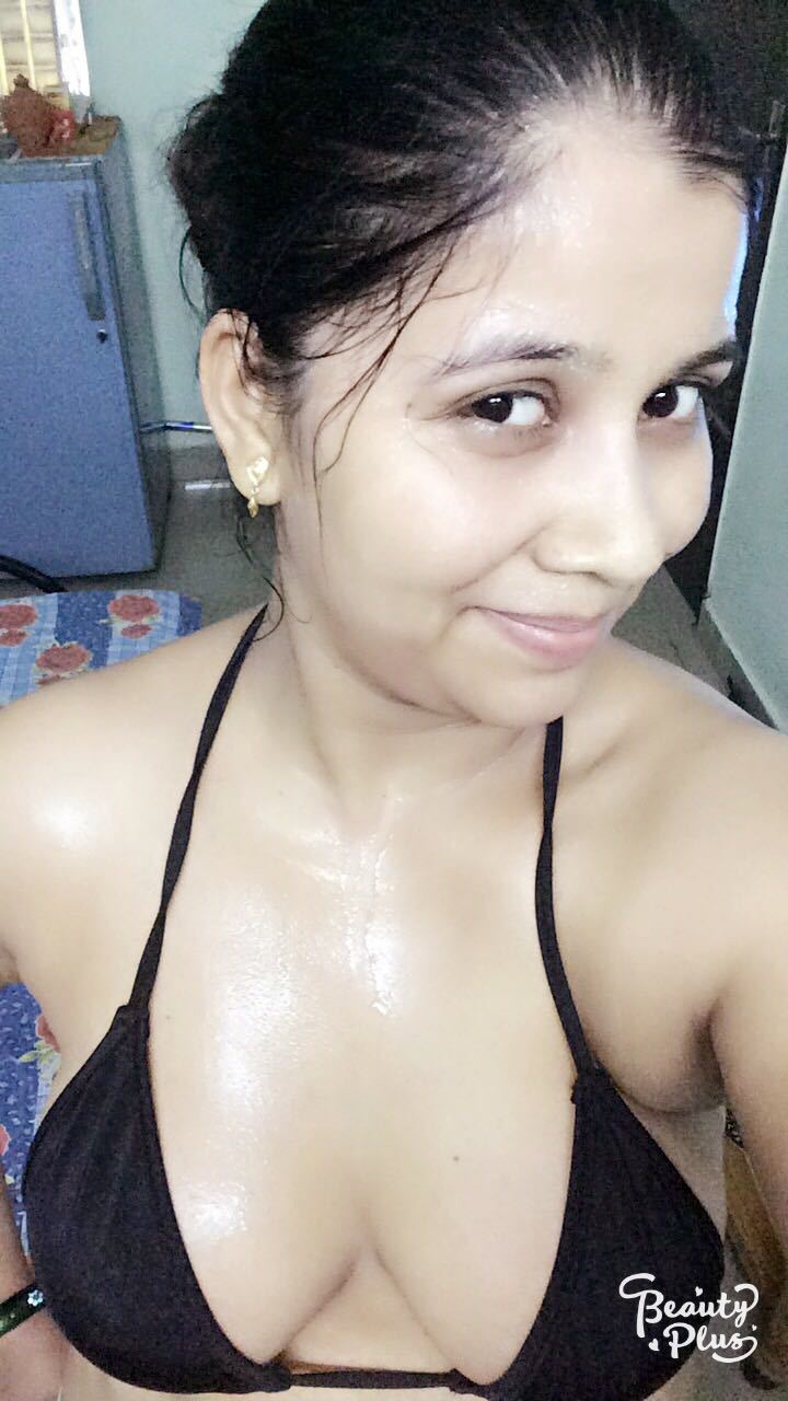 delhimale25:  Hottest bhabhi submission part 1, keep supporting, 😍😍😍😍😍