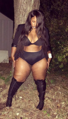 Thick women/ BBWs