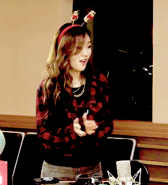jiamengs:  *Apink - LUV plays in the background* 