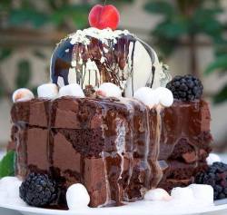 yummyfoooooood:  Gooey Chocolate Cake with