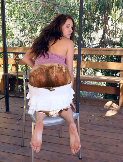 makeminebrown: Mmmmmmm, I’d love to lick her beautiful shitty ass clean, yummy ❤️