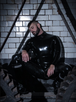 rubberhunk: Great Invincible Rubber gear.