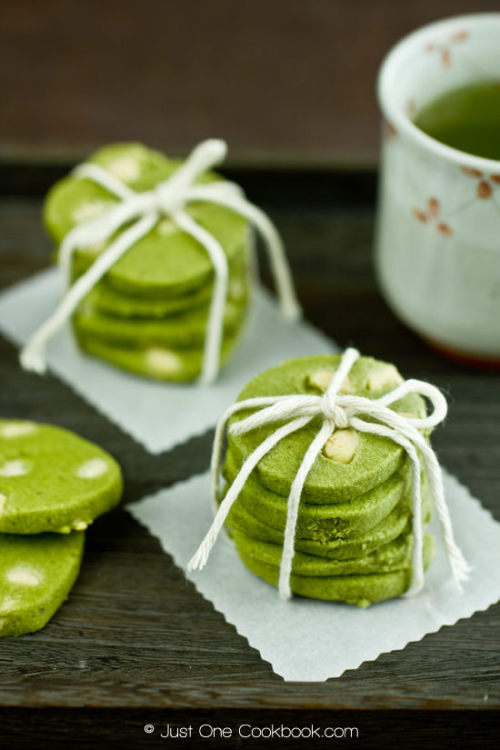 craving-nomz:Green Tea White Chocolate Cookies