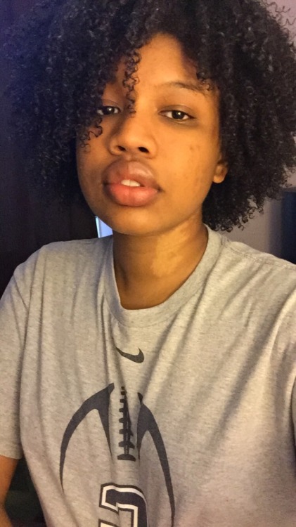 bootyblendersponge:  no one tagged me in the 6(7) selfie thing but I’m doing it anyway because I can.