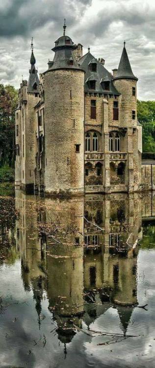 ancientorigins: Vorselaar Castle..Built in 1270 - Belgium
