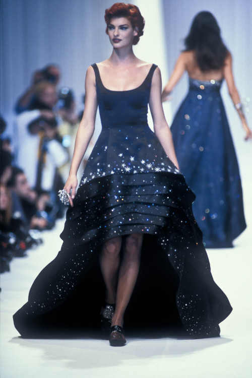 Chloe Ready-To-Wear Spring/Summer 1992Model: Linda Evangelista