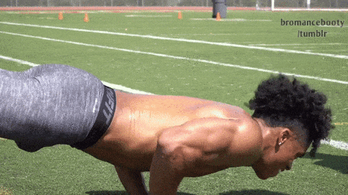 sexydex2015:  bromancebooty: Deven Hubbard - bulge, abs, & ass    Yessssss dam