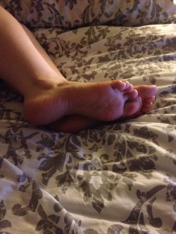 ellessexyfeet:  Who wouldn’t want to spray these with cum;)  I would cover them toes in cum and her soles. Well that just round 2.