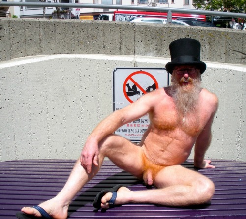 Top hat/red pubes…