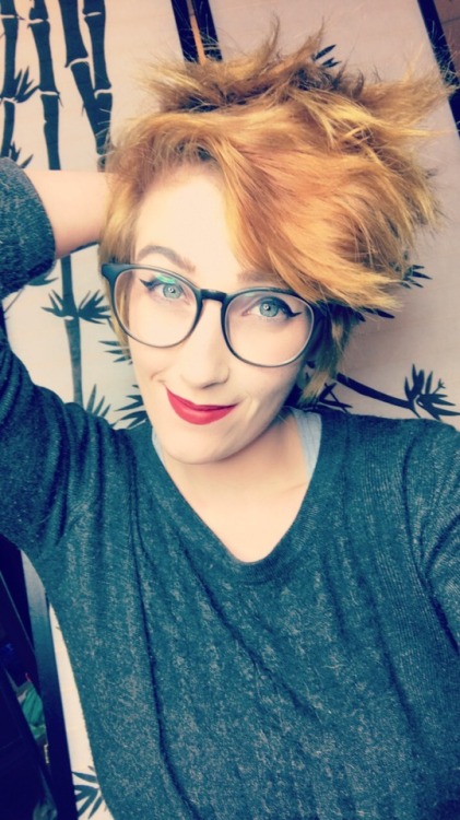 I dyed my hair.  Here are my dumb selfies =]