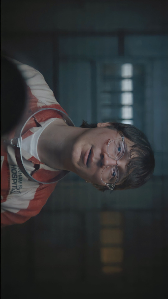 𝐥𝐨𝐜𝐤𝐬𝐜𝐫𝐞𝐞𝐧𝐬 𝐭𝐡𝐞 𝐛𝐚𝐭𝐦𝐚𝐧