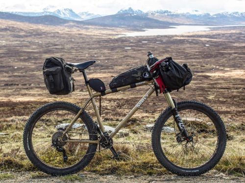 bicycle-touring-apocalypse: Another bike I’ve not featured on here for a while. The @surlybikes Inst