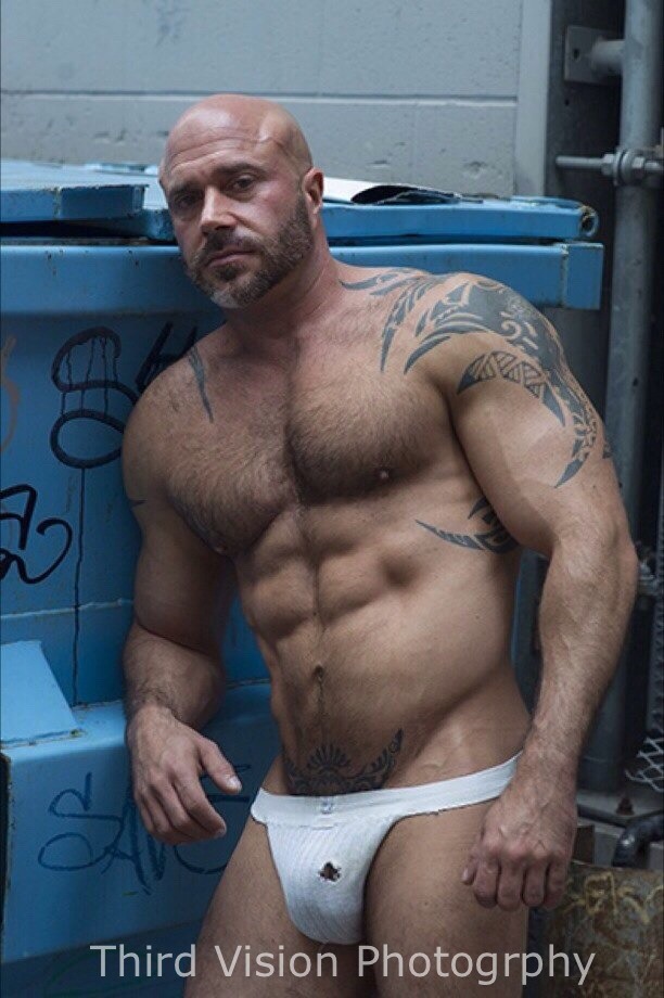 sweetazztyger40: nippig:  Scott Bolton aka vancouverbud  WWWWWWOOOOOOFFFFFF DADDY😍😍,CUM