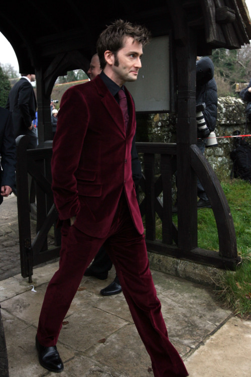 thedailytennant:have i posted this yet? DT strutting his red velvet suit at billie’s wedding?l