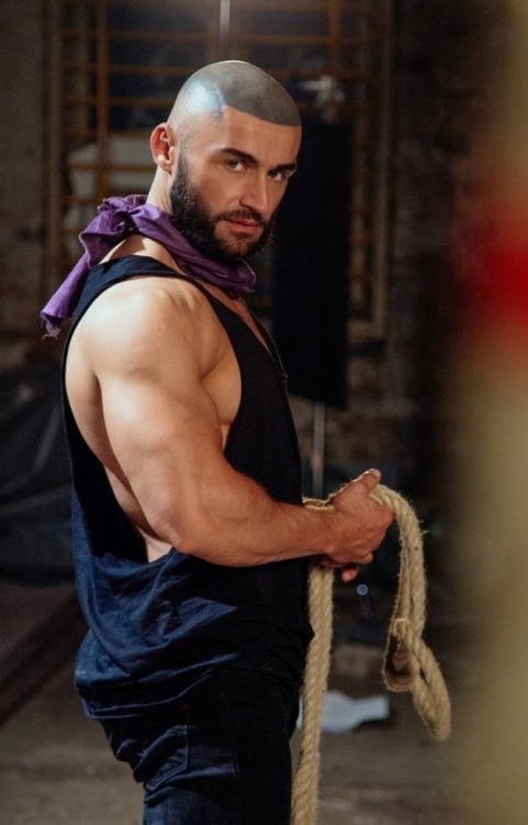 Photos de François Sagat porn pictures