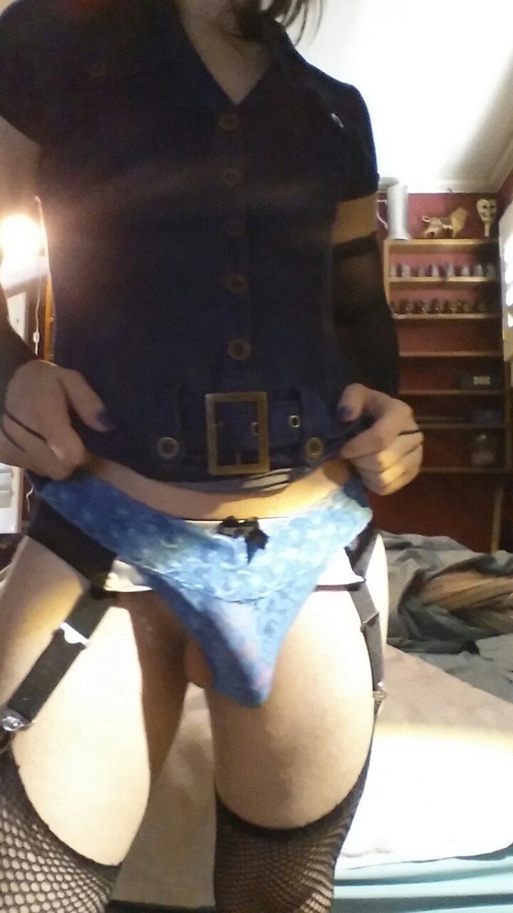 femnumber6:  Decided to show off my thong this time. ;) 