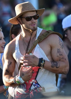 carelust:  Kellan Lutz attending coachella