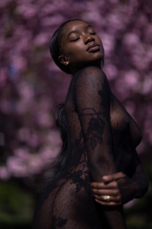 femmee-fatale:Get lost in the garden of my mind @1Lensporter