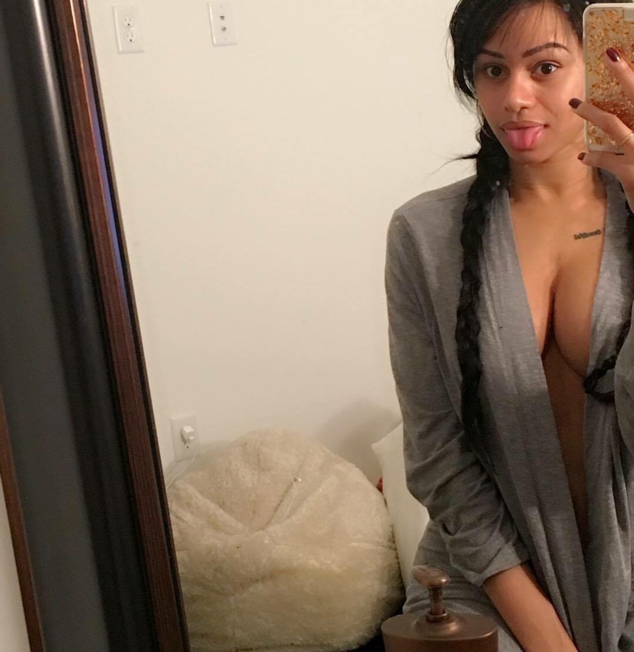 dcx71:  😍😍😛😛 