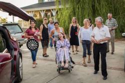 sixpenceee:  Terminally ill woman holds party before ending her lifeIn early July, Betsy Davis emailed her closest friends and relatives to invite them to a two-day party, telling them: “These circumstances are unlike any party you have attended before,